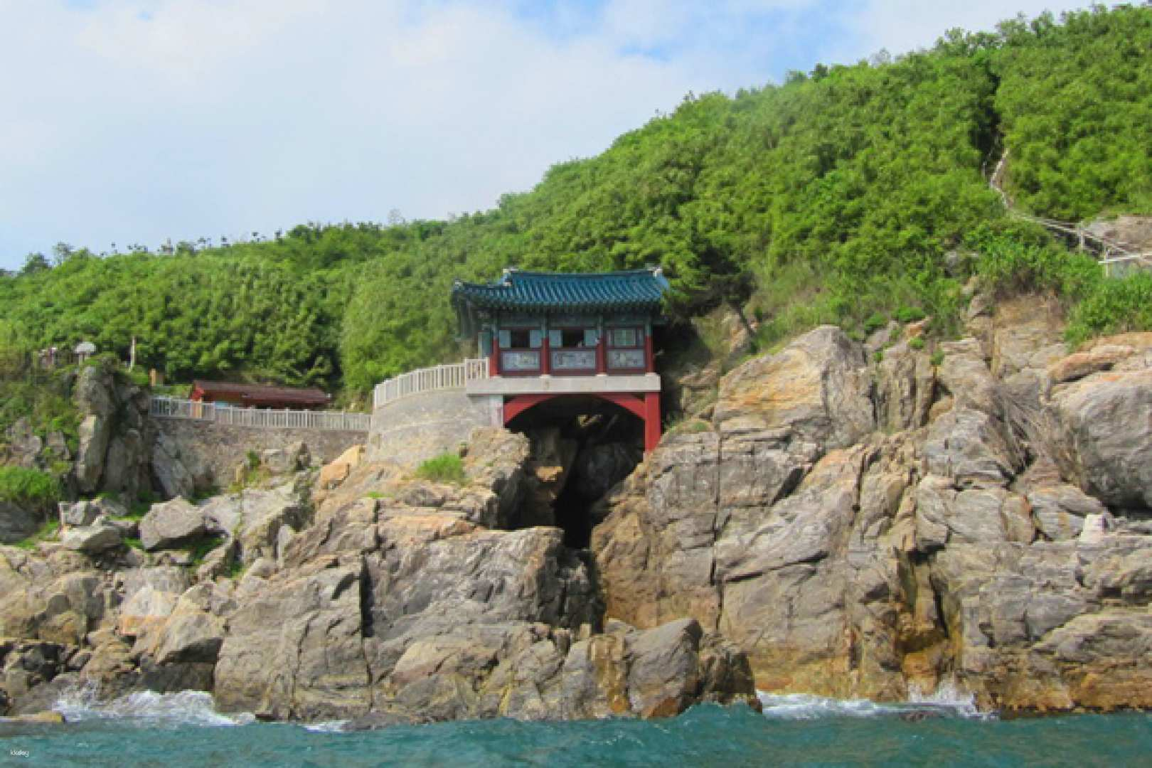 ソウル発｜江原道地域日帰り観光ツアー　雪岳山（ソラクサン）＋洛山寺＋「秋の童話」のロケ地アバイ村｜日本語ガイド・ホテル送迎・昼食付き・渡し船（ゲッベ）乗船付き - Photo 1 of 8